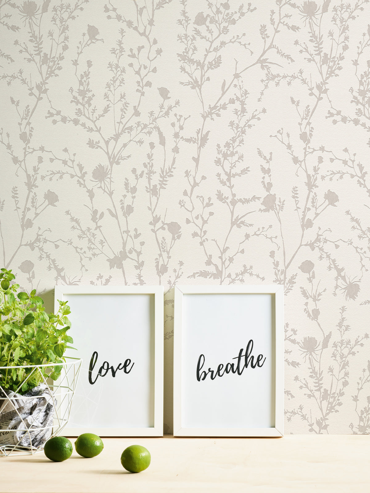 Papel pintado de alta calidad de la colección Casual Living en color blanco. 
