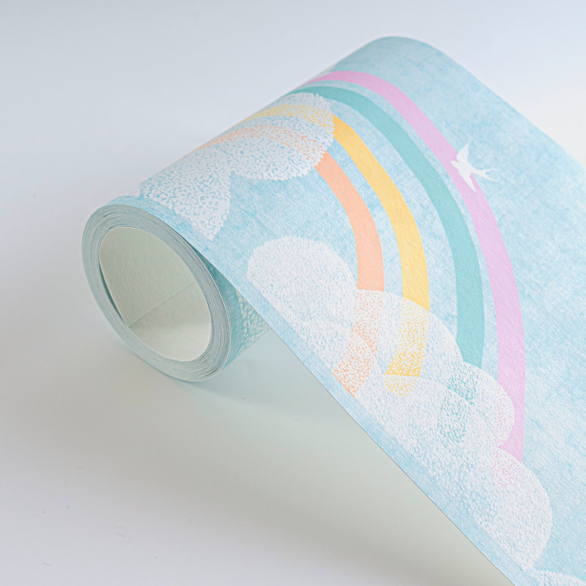 Papel pintado de alta calidad de la colección para habitaciones infantiles en diseños coloridos. 