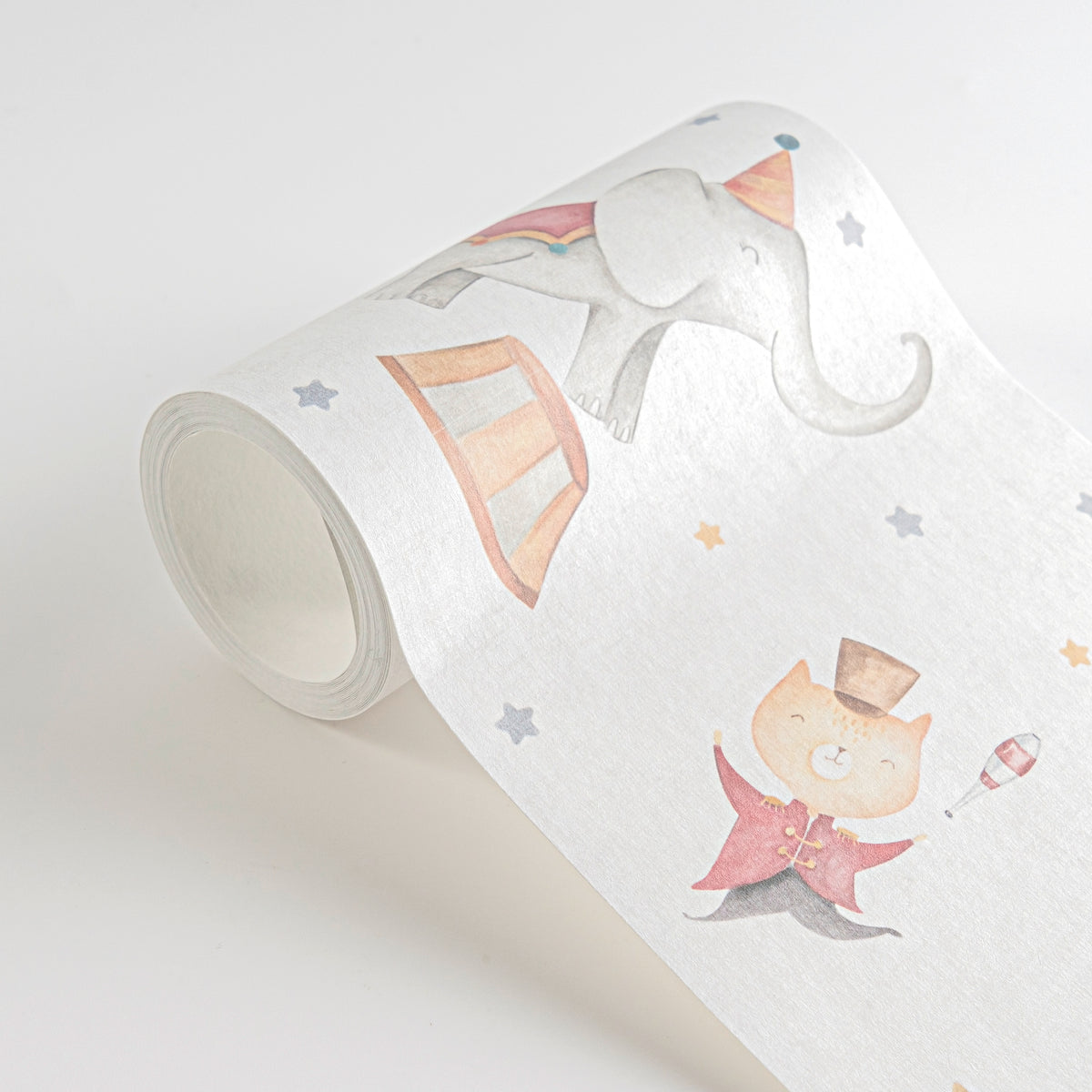 Papel pintado de alta calidad de la colección para habitaciones infantiles en diseños coloridos. 