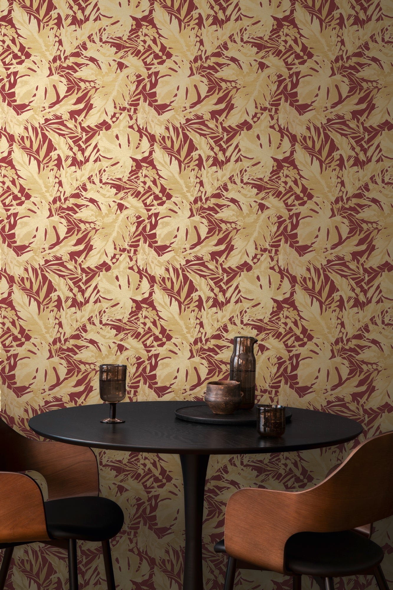 High-quality wallpaper from the CosmoLiving collection in red 