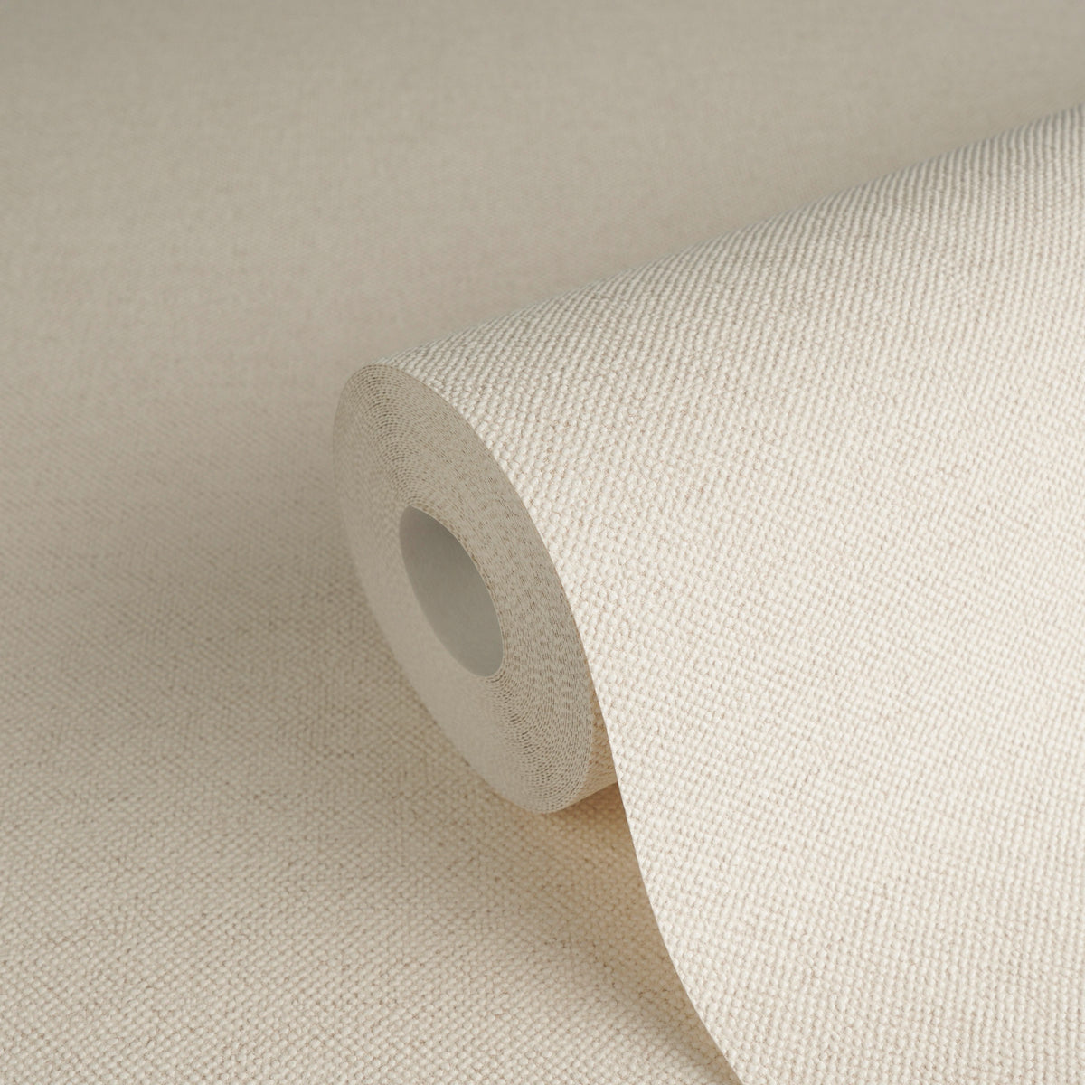 Papel pintado de alta calidad de la colección Hygge III en color crema. 